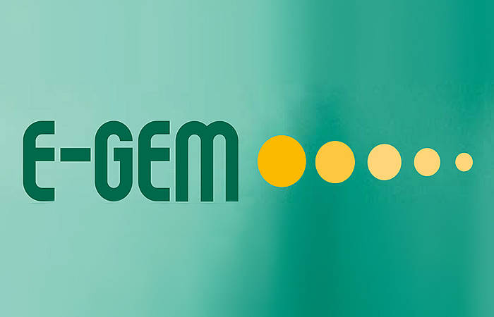 Logo E-Gemeinde, grüner Hintergrund mit dunkelgrünem Schriftzug: E-Gem und 5 gelben Punkten, die immer kleiner werden