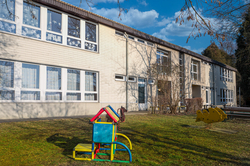 Gebäude mit Garten des Kindergarten Kirchbühelgasse